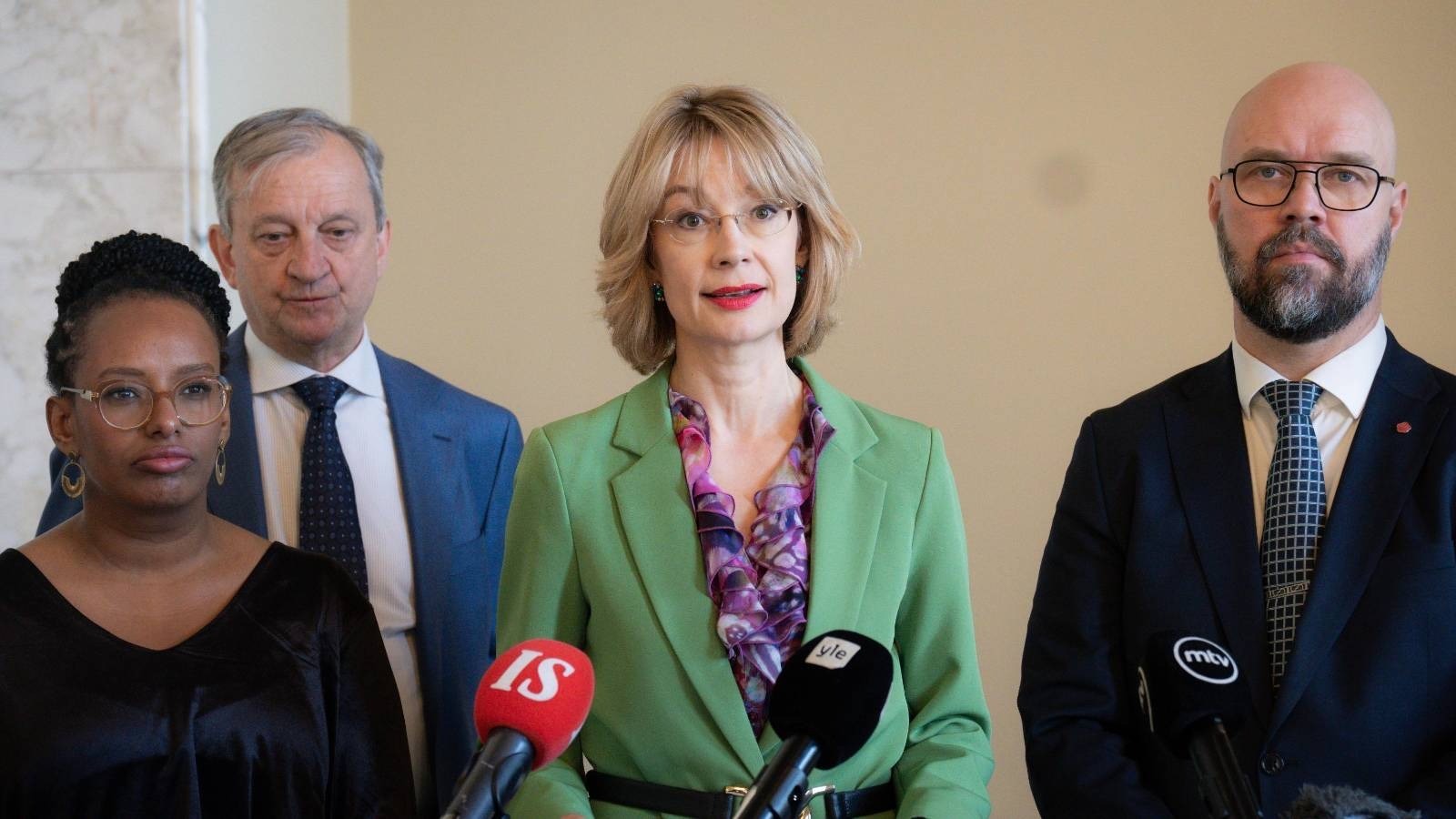 Jätimme välikysymyksen sairaaloiden alasajosta yhdessä koko opposition kanssa